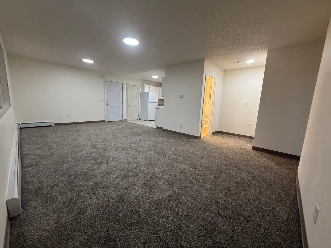 Large Livingroom - 749 Fischer Ave (Anchorage, AK)