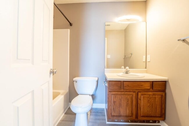 Photo - 334 Hawthorne Oaks Way