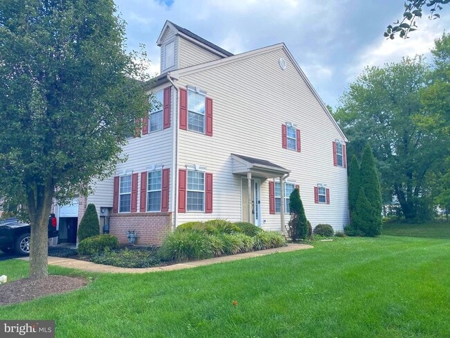Photo - 234 Larkspur Ln Townhome