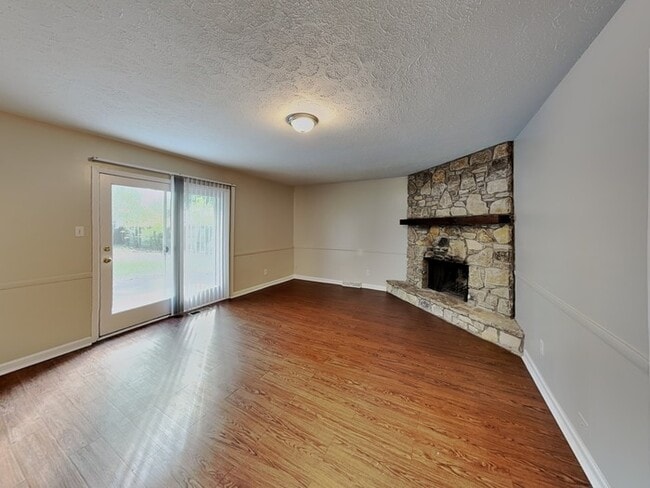 Photo - 323 Hillendale Dr