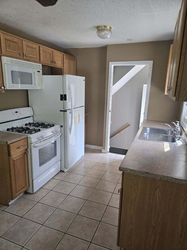 Photo - Coming soon!! Cute 3 bedroom 1.5 bath bung...