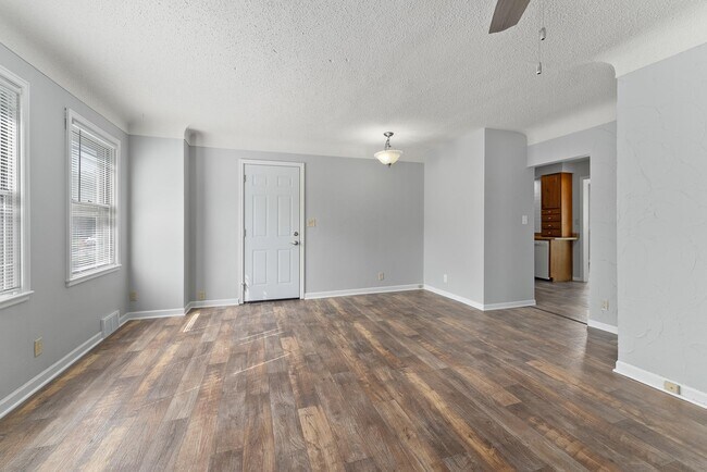 1110 S Main Ave Unit Main Floor