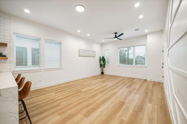 Photo - 3506 Delhi St