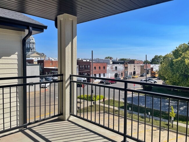 Photo - 209 W Jefferson St