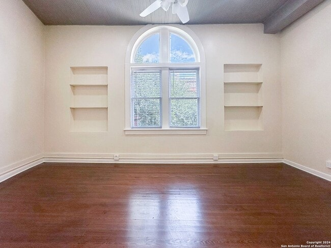 Photo - 245 Losoya St