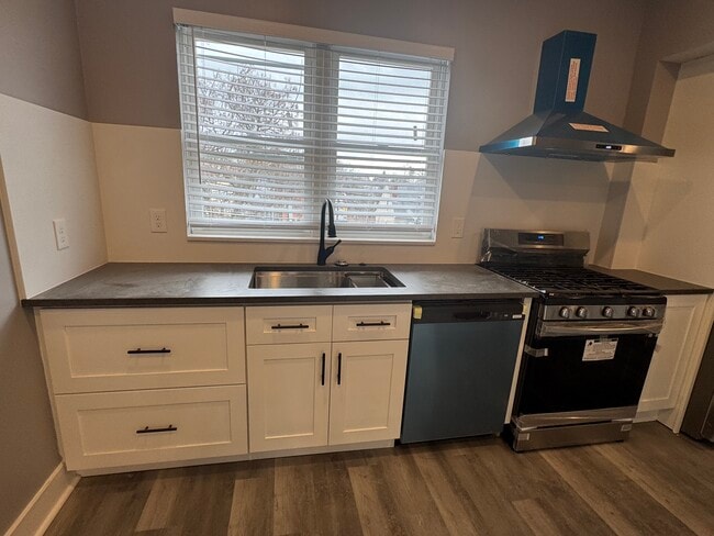 Photo - 3374 Webster Ave