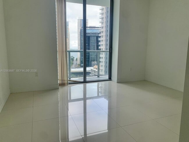 Photo - 79 SW 12th St Unidad 1707