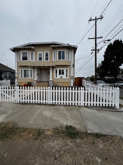 Photo - 1700 92nd Ave Apartments