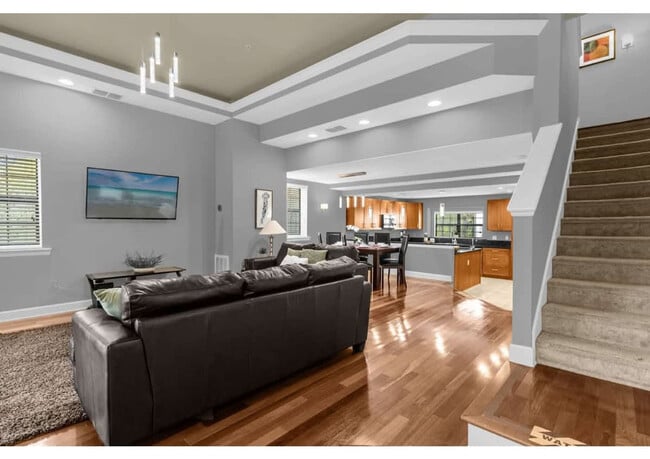 Photo - 8228 Cloisters Cres Ave Unit SI ID1570177P