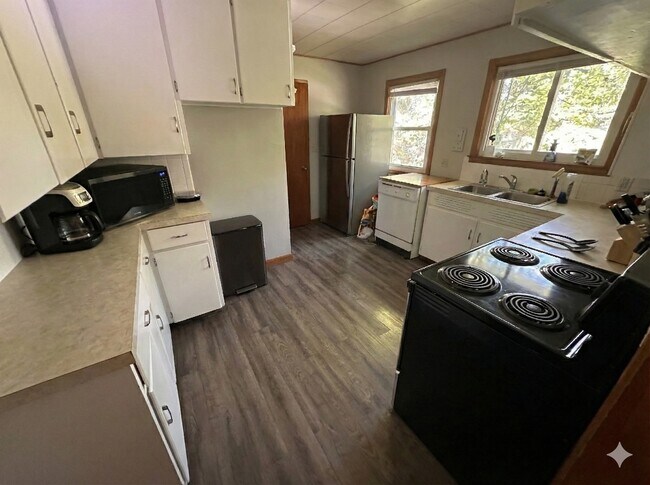 Photo - 563 Rellim Dr