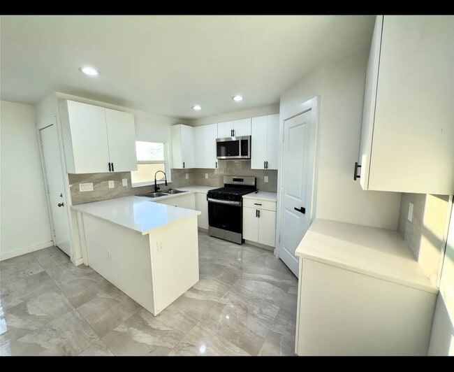 Building Photo - 3609 Cleveland St Rental
