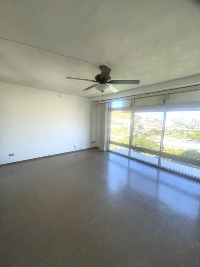 Photo - Queen Emma Gardens- King Tower Apt. # 1547 Unidad 1547