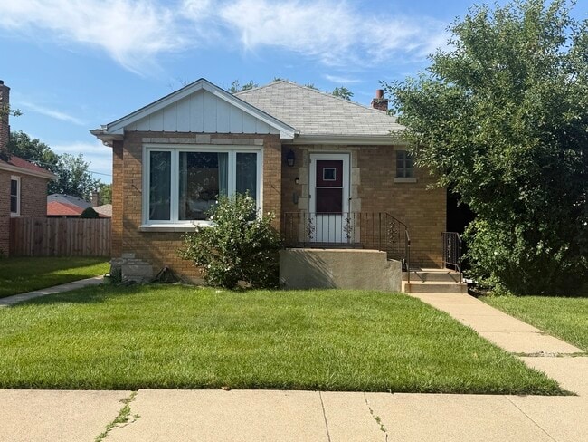 Building Photo - 5120 Sherwin Ave