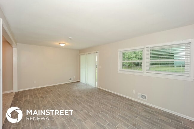 Photo - 2595 Foxlair Trail