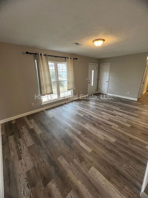 Photo - 419 Eagles Way