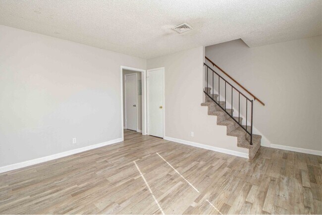 Photo - 820-C Golfview Place