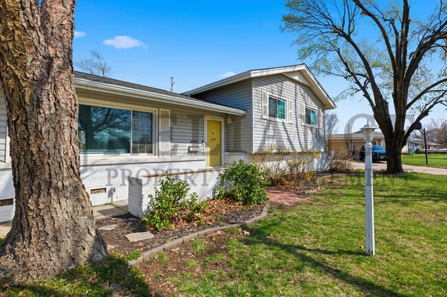 Photo - 8300 W 9th St N