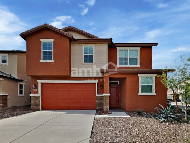 Building Photo - 647 W Hackamore Ave