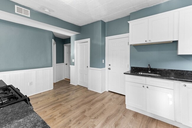 Photo - 692 Warren Ave Unit 1