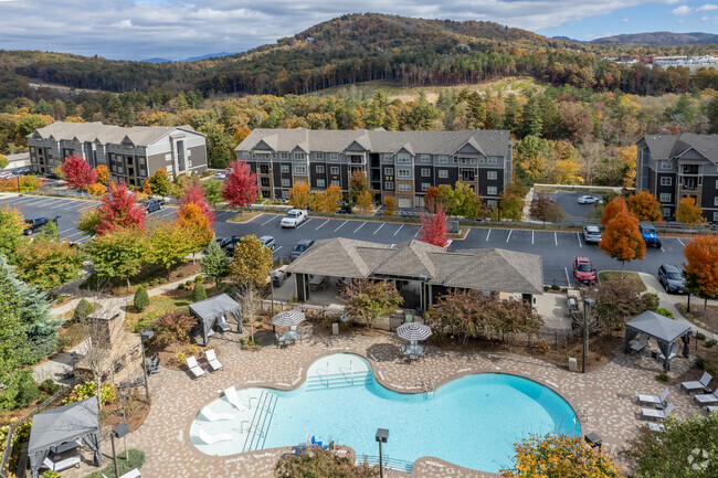 Aventine Asheville - Aventine Asheville Apartments