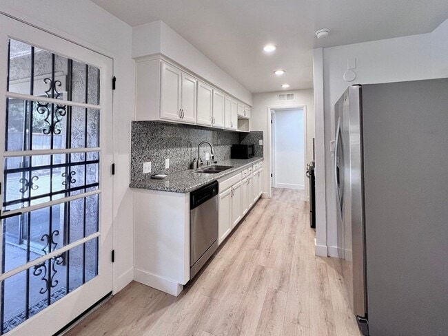 Photo - $2,150 Shaw & Van Ness, 3 Bedroom Condo - ...