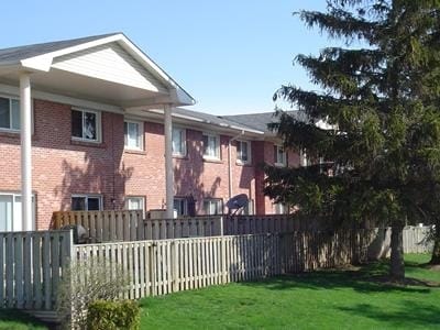 Building - Sherwood Court