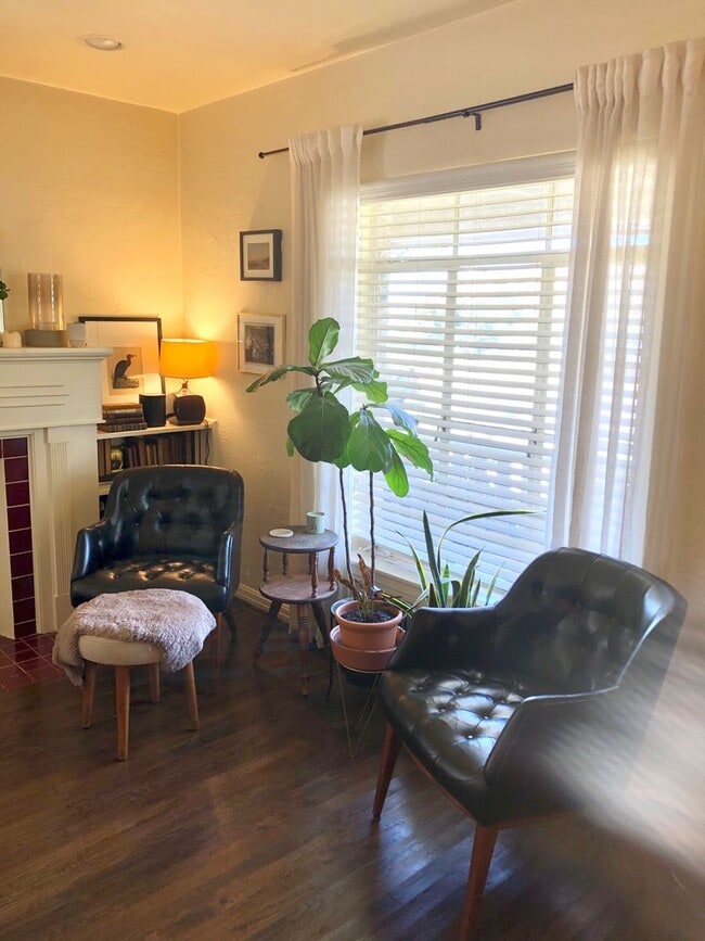 Photo - 209-211 Tennant Unit 211