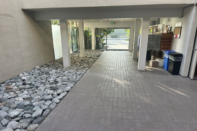 Photo - 330 S Barrington Ave