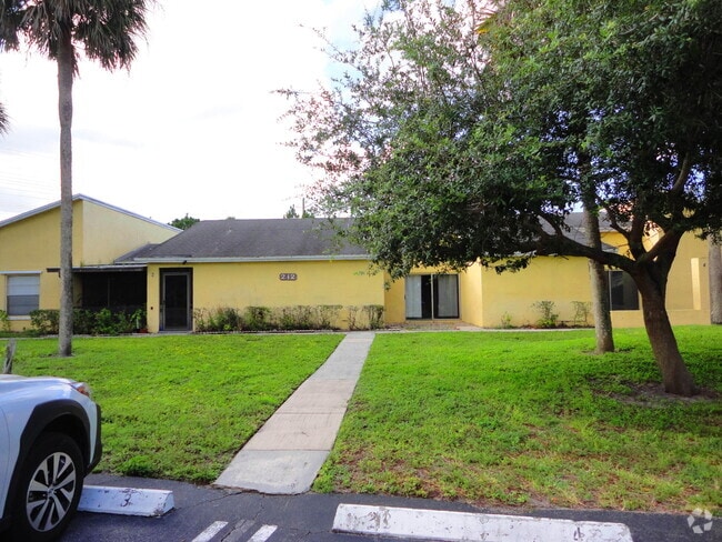 Building Photo - 212 Sparrow Dr Rental