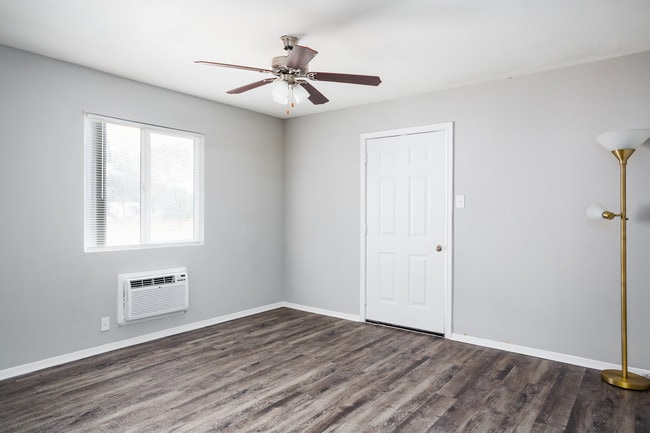 1BR, 1BA - 525 SF