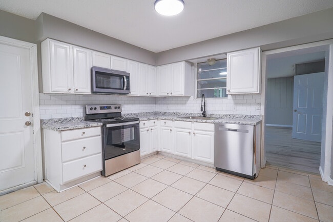 Photo - 806 E Verbena Ave