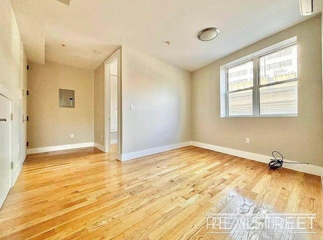 Photo - Super Sunny Gorgeous 2 Queen Size Bedroom in Prime Clinton Hill! Unit 2