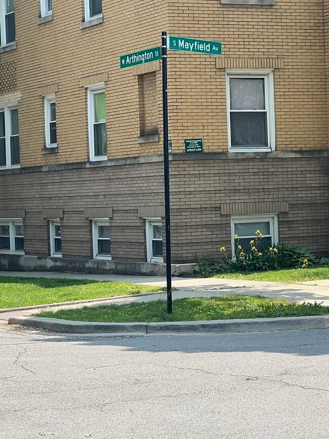 Photo - 5907 W Arthington St Unidad 1