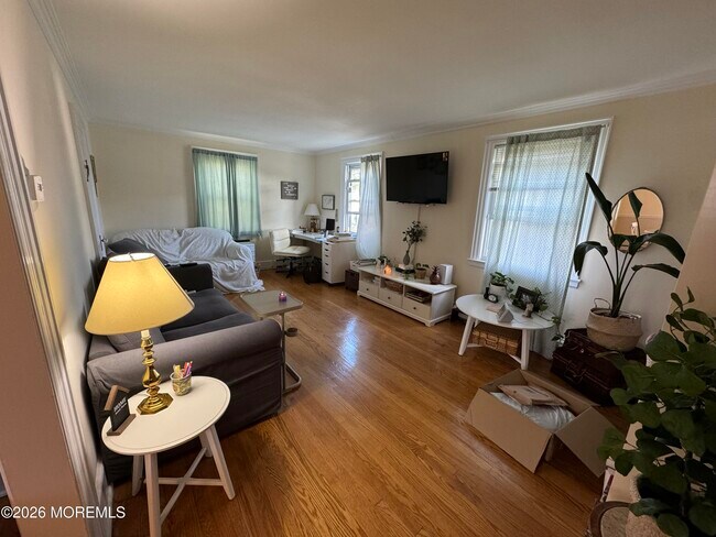 Photo - 1080 Pine Ave