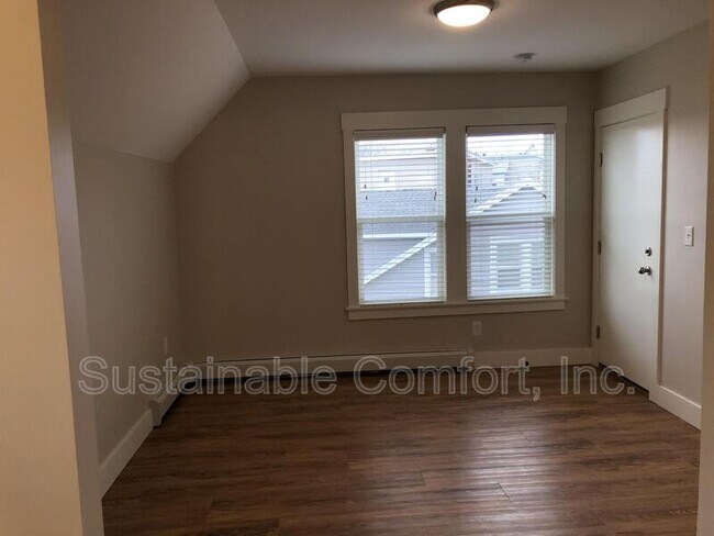 36 Shamrock St Unidad 146 Main Street, Suite 301