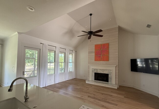 Photo - 427 Colony Dr
