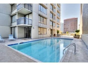Building Photo - Beautiful bright One Bedroom Condo With St... Unit 1404