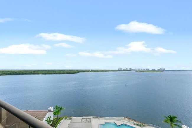 Building Photo - 100 Lakeshore Dr Unit 957