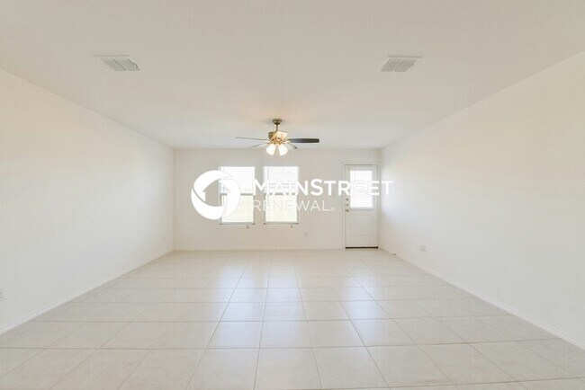 Photo - 3 Bedroom Pet-Friendly Home in Fort Worth, TX with Main Street Renewal