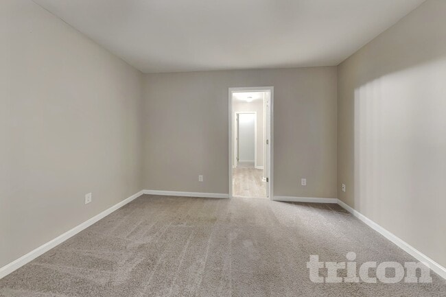 Photo - 1042 Sutherland Dr