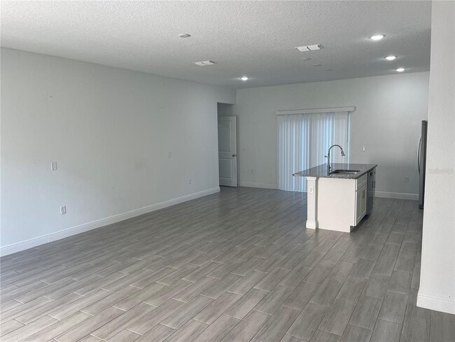 Photo - 104 W Greenbriar Pl