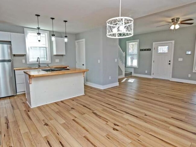 Photo - 1576 Greenway Ave