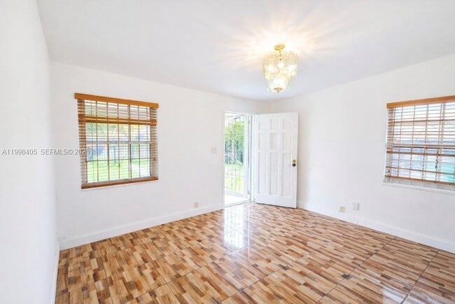 Photo - 1831 Rutland St