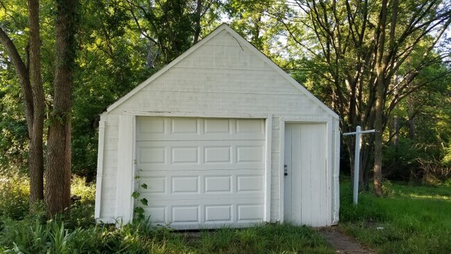 Photo - 2444 E Lake Lansing Rd