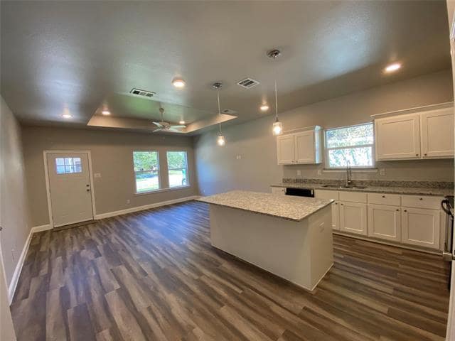 Photo - 2221 Langford St