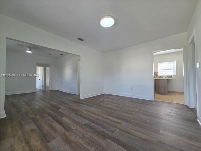 Building Photo - 6240 SW 21st St Unit 6242
