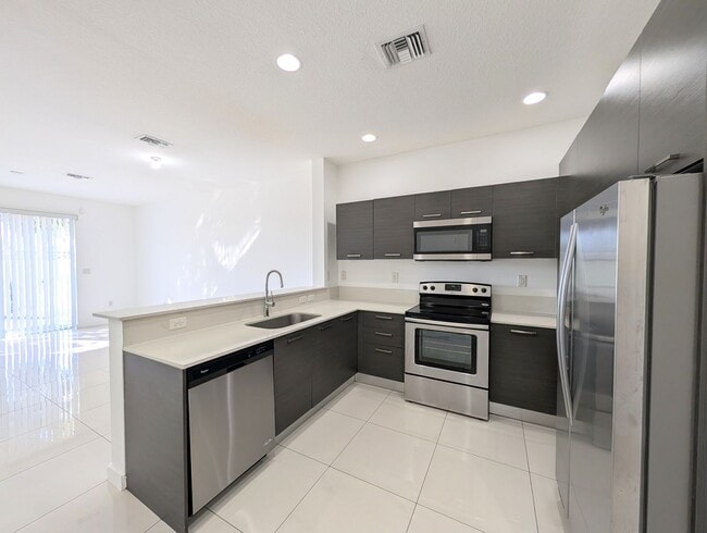 Photo - Gorgeous 2BR/2.5BA Townhouse in Gated Community – Lauderhill