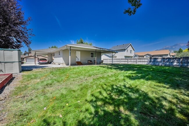 Photo - 916 Vics Rd