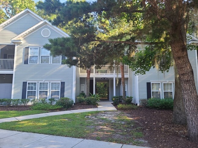 Building Photo - Spacious low maintenance living in a conve... Rental