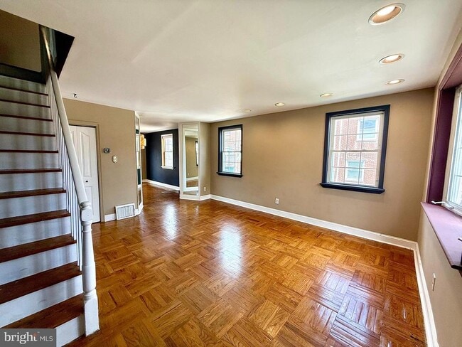 Building Photo - 5917 Houghton St Rental
